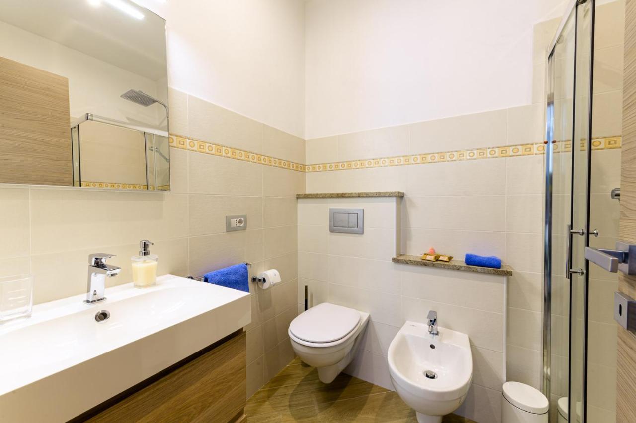Le Rondini Hotel Tirano Bagian luar foto