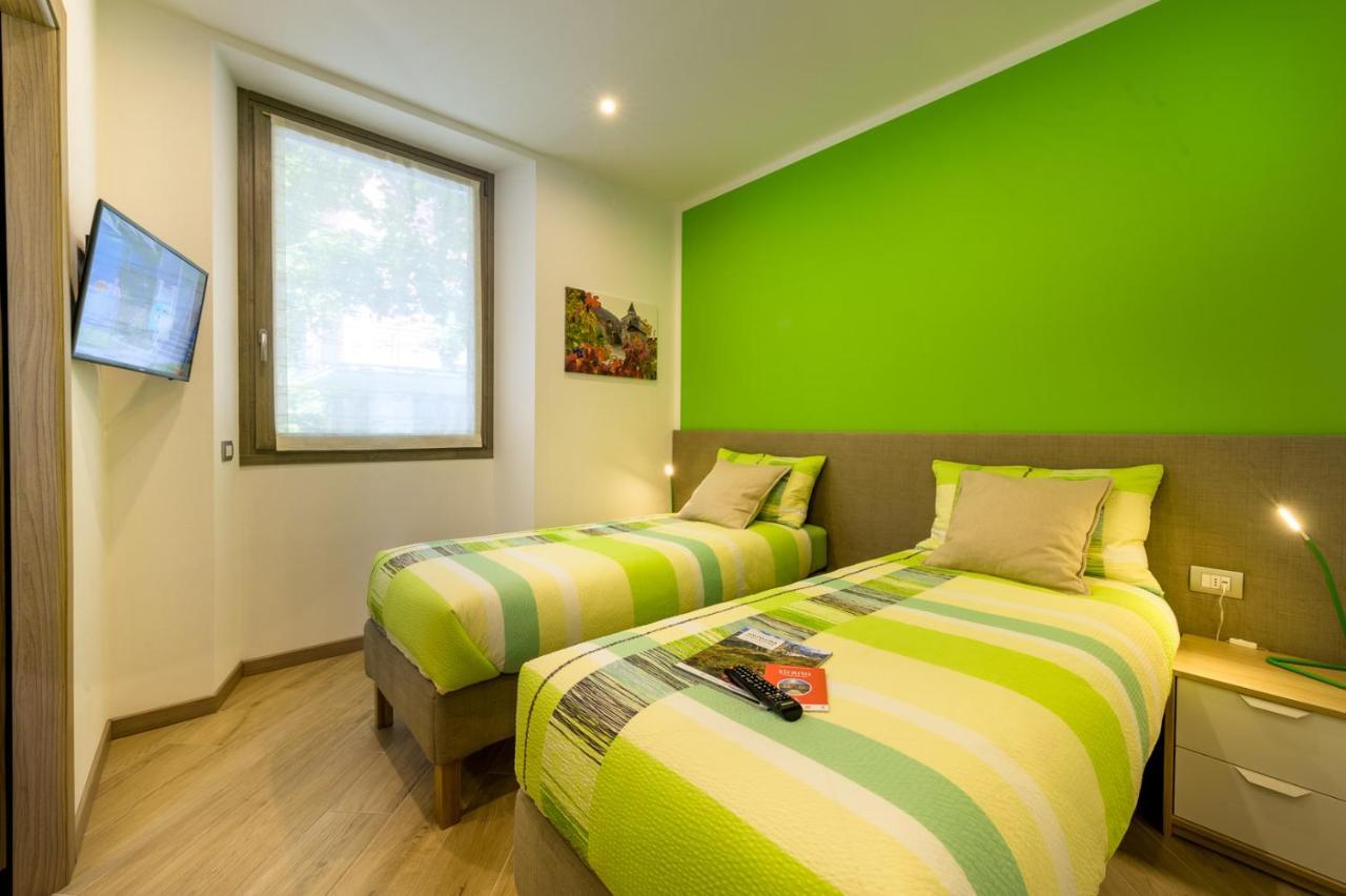 Le Rondini Hotel Tirano Bagian luar foto